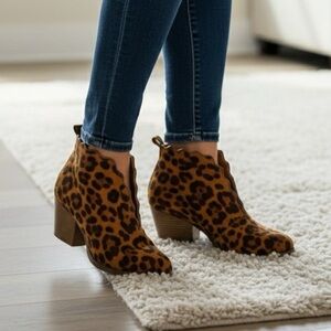 BEAST FASHION Faux Leather Pony Style Scalloped Edge Booties US Sz 6.5